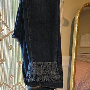 Jeans with Fray bottoms